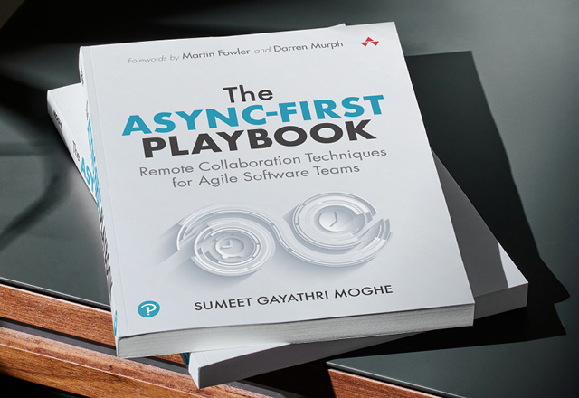  The Async-First Playbook, de Sumeet Gayathri Moghe, es una guía sobre técnicas de colaboración remota para equipos ágiles de software.