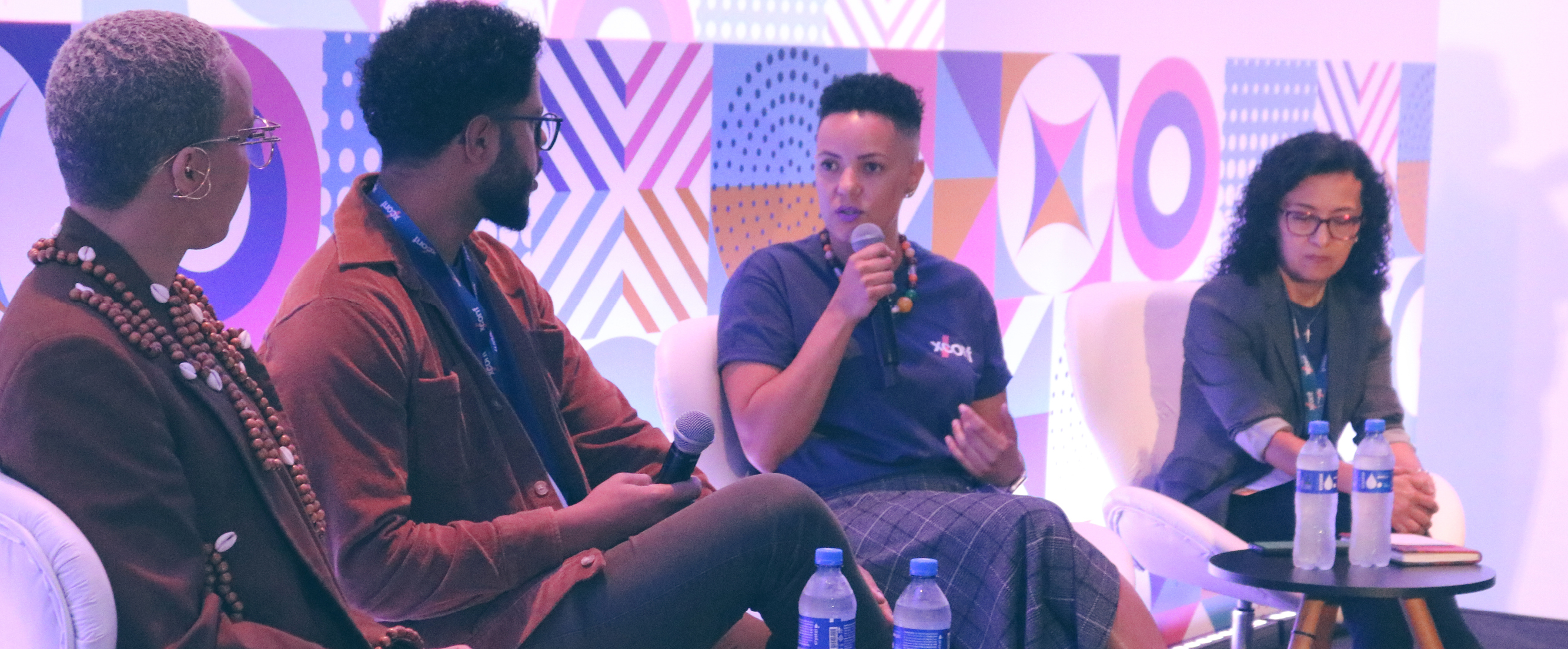 Image of four people on a panel at XConf Latin America. Image of four people on a panel at XConf Latin America.